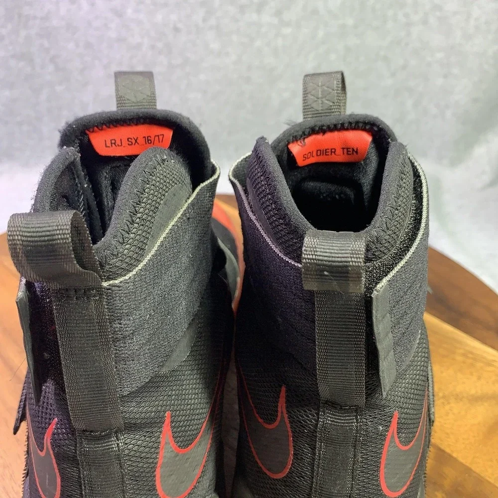 Nike lebron soldier